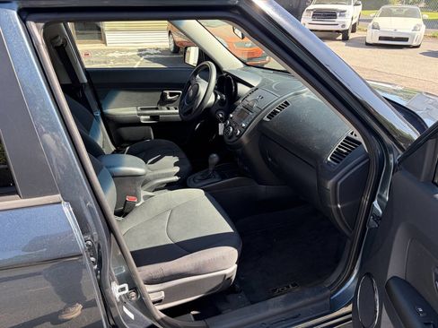 Used 2011 Kia Soul + FWD image 13
