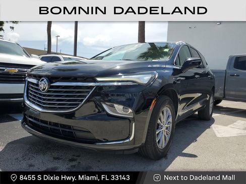 Used 2023 Buick Enclave Essence image 2