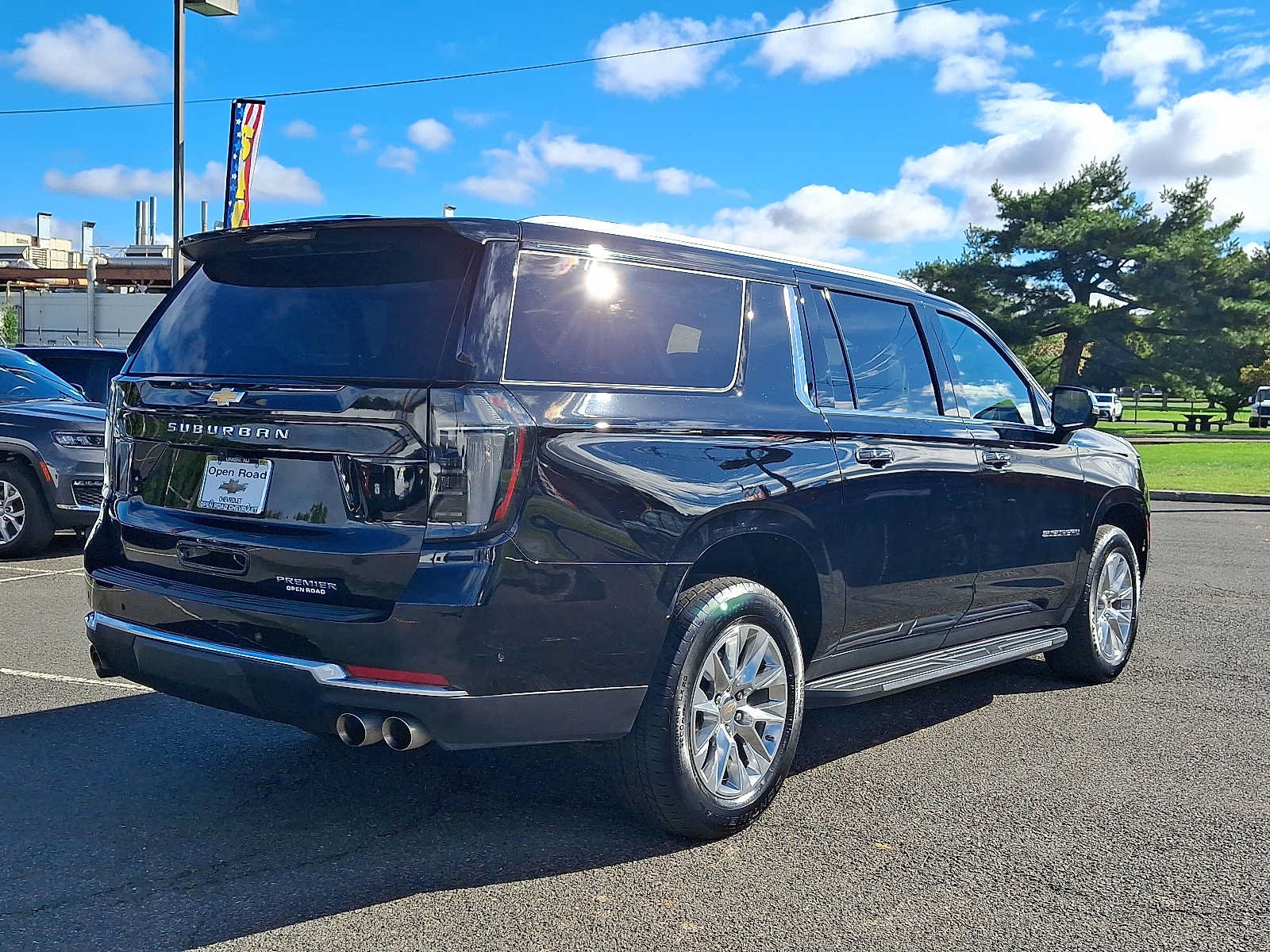 Certified 2025 Chevrolet Suburban Premier w/ Sun And Tow Package AWD/4WD image 6