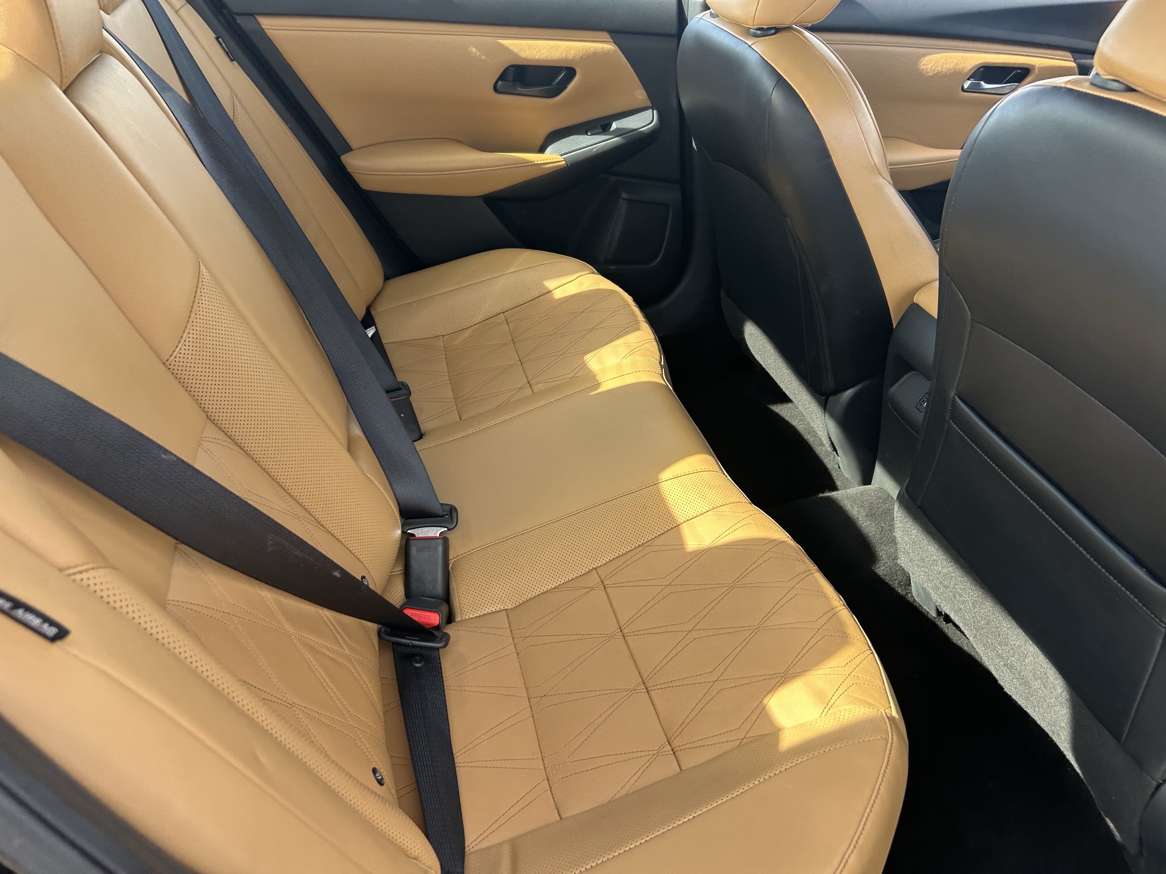 Used 2025 Nissan Sentra SV w/ SV Premium Package FWD image 14