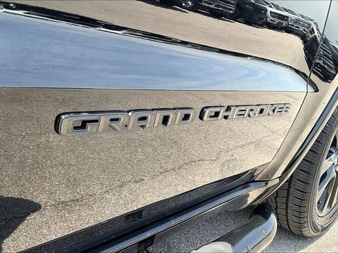 Used 2017 Jeep Grand Cherokee Altitude AWD/4WD image 33