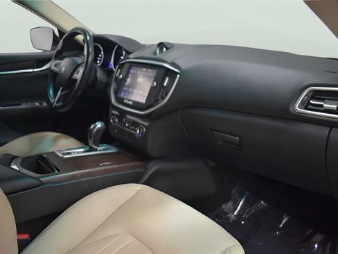 Used 2014 Maserati Ghibli RWD image 19