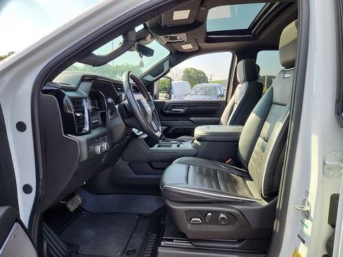 Used 2025 GMC Sierra 2500 AT4X AWD/4WD image 16