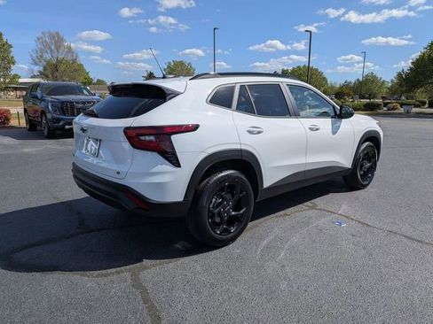 New 2026 Chevrolet Trax LT image 3