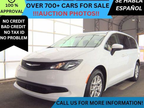 Used 2023 Chrysler Voyager LX image 1