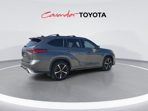 Used 2021 Toyota Highlander XSE FWD image 8