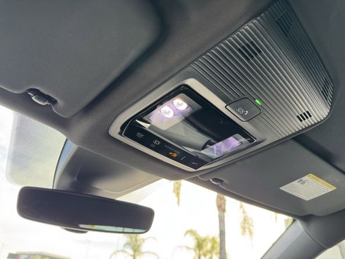 Used 2024 Volkswagen Atlas Cross Sport SE image 31