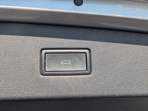 Used 2024 Volkswagen Tiguan SE image 31