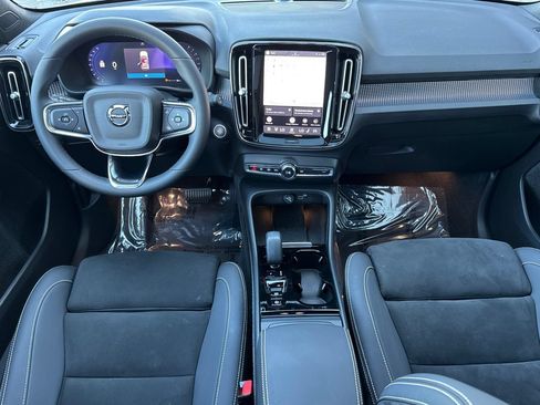 Used 2023 Volvo XC40 B5 Plus w/ Protection Package Premier AWD/4WD image 14
