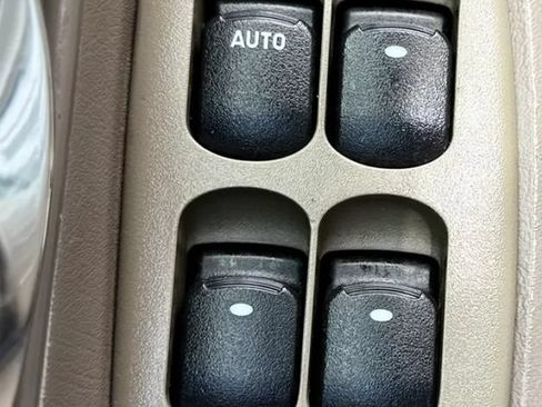 Used 2004 Chevrolet Malibu LS w/ Preferred Equipment Group FWD image 19