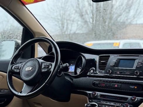 Used 2015 Kia Sedona EX image 3