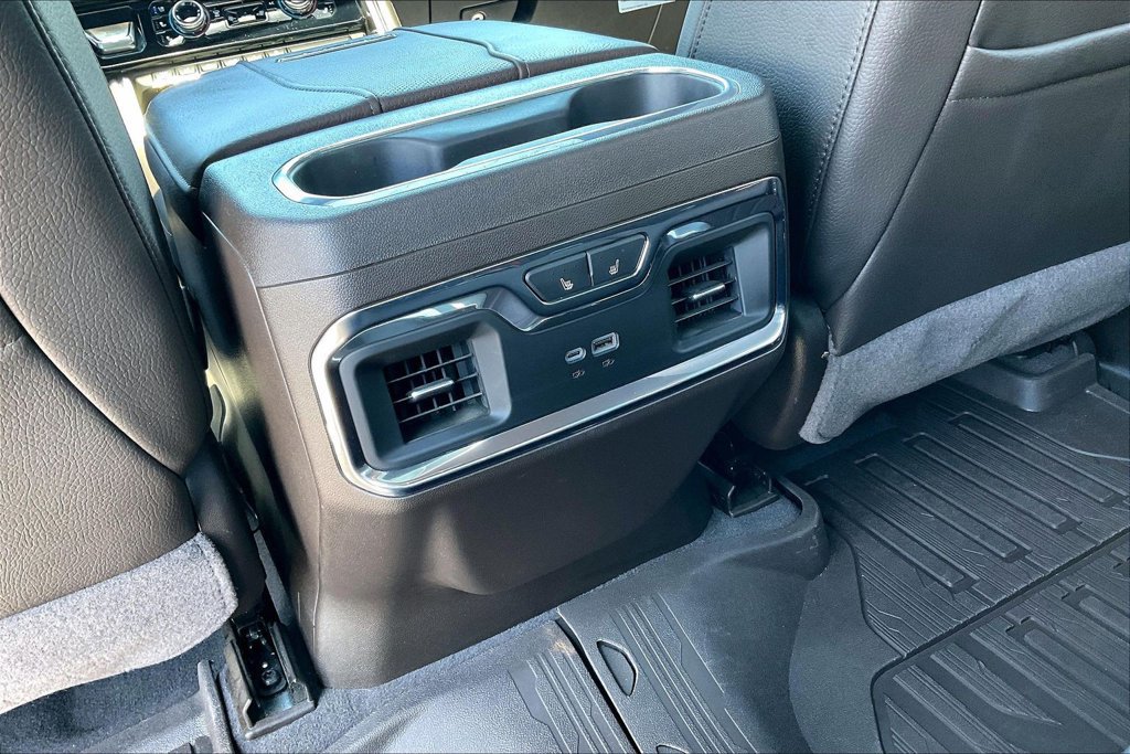 Used 2024 GMC Sierra 3500 Denali w/ Denali Reserve Package AWD/4WD image 12