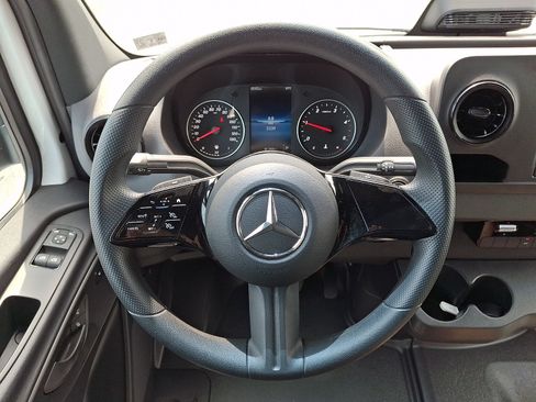 Used 2026 Mercedes-Benz Sprinter 2500 image 21