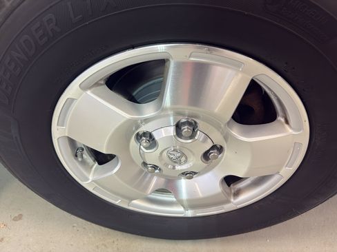 Used 2013 Toyota Tundra 4x4 CrewMax image 33