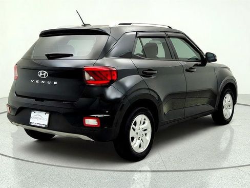 Used 2023 Hyundai Venue FWD image 5