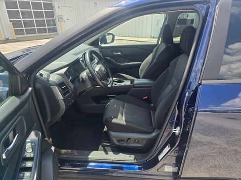 Used 2025 Nissan Rogue SV FWD image 13