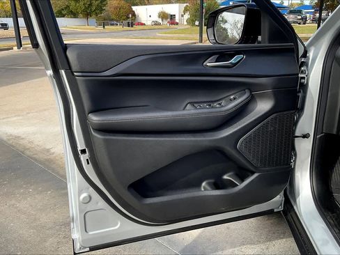 New 2025 Jeep Grand Cherokee L Altitude image 10