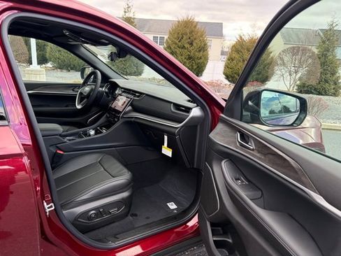 New 2025 Jeep Grand Cherokee L Limited image 28