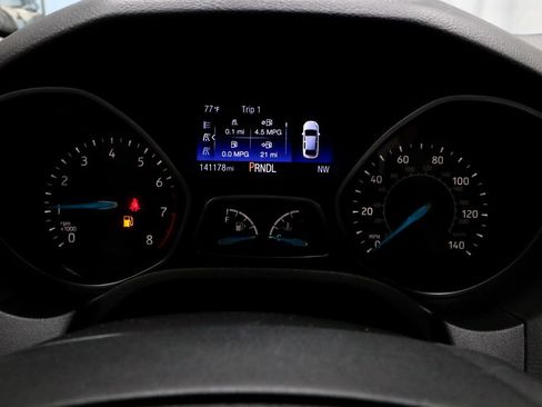 Used 2017 Ford Focus SE w/ Cold Weather Package FWD image 28