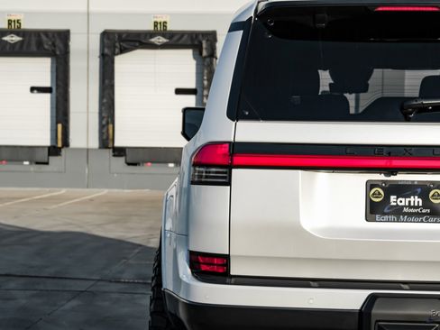 Used 2025 Lexus GX 550 image 11