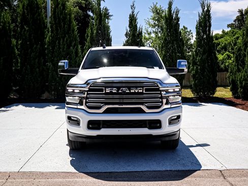 Used 2025 RAM 2500 Laramie AWD/4WD image 3