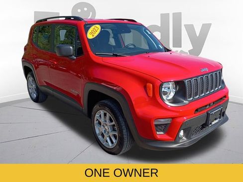 Used 2023 Jeep Renegade Latitude w/ Premium Group AWD/4WD image 3