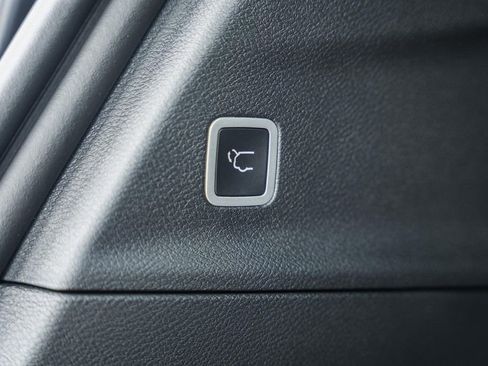 New 2025 Chrysler Pacifica Select image 9