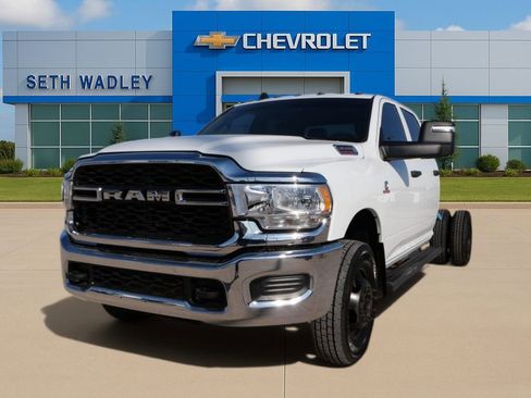 Used 2023 RAM 3500 Tradesman w/ Chrome Appearance Group AWD/4WD image 6