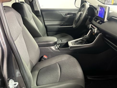 Used 2025 Toyota RAV4 XLE AWD/4WD image 29