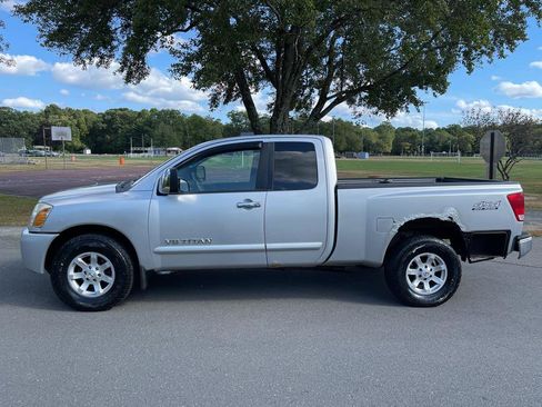 Used 2005 Nissan Titan SE image 19