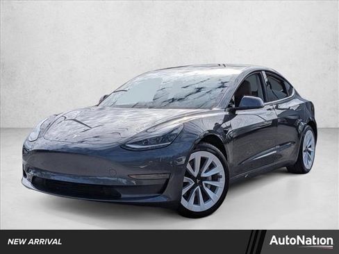 Used 2021 Tesla Model 3 Standard Range Plus image 1