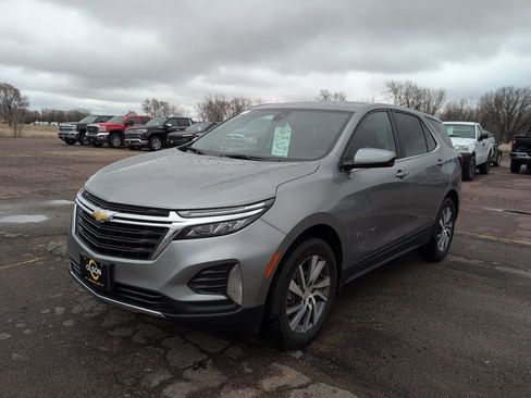 Used 2023 Chevrolet Equinox LT image 1