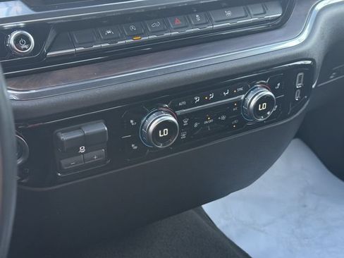 Used 2025 GMC Sierra 1500 SLT RWD image 11