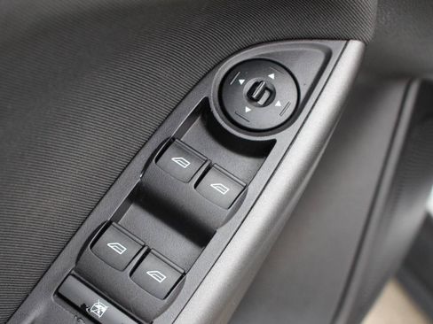 Used 2015 Ford Focus SE w/ Equipment Group 201A FWD image 12
