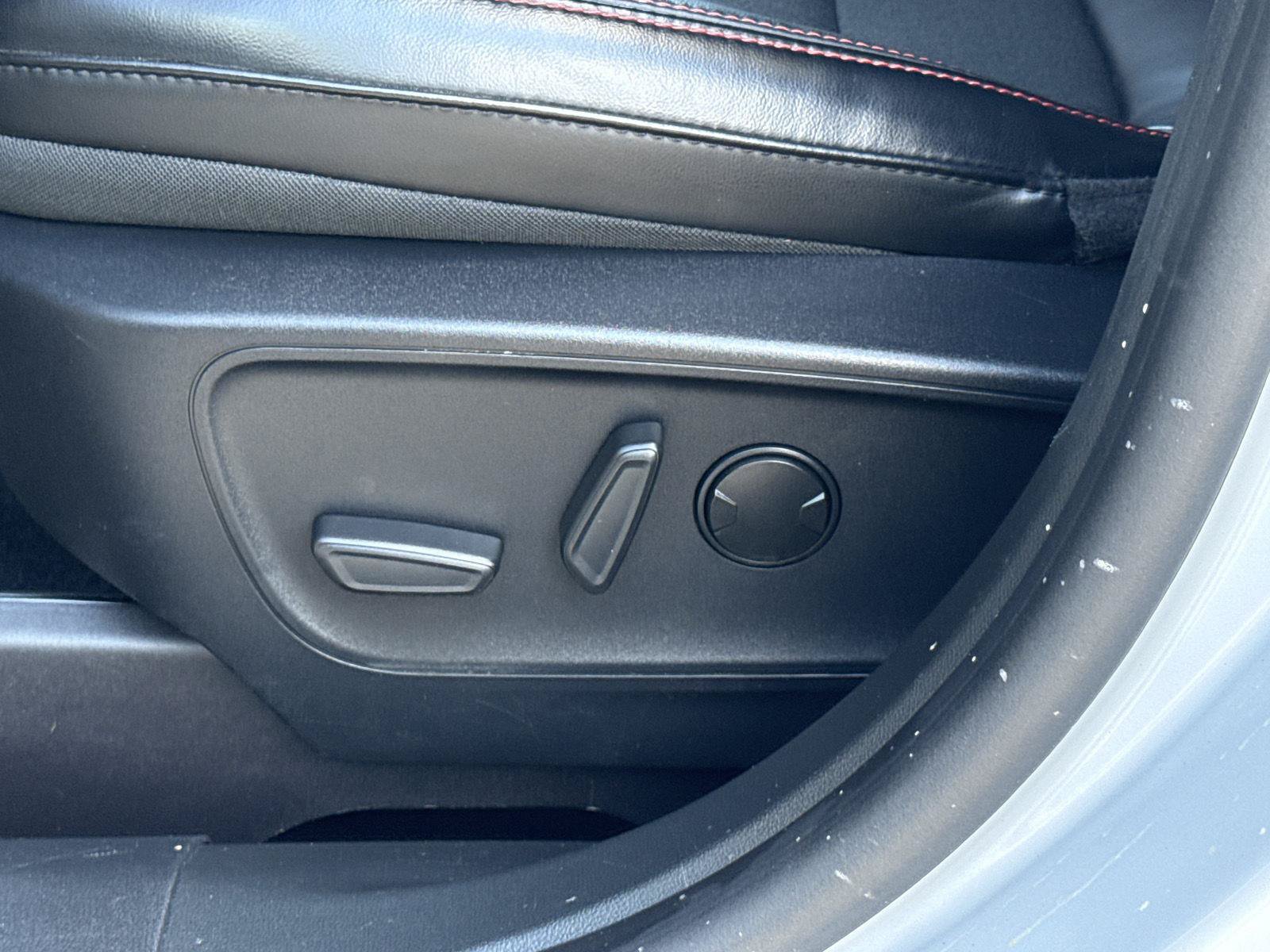 Used 2025 Ford Escape ST-Line Select AWD/4WD image 19