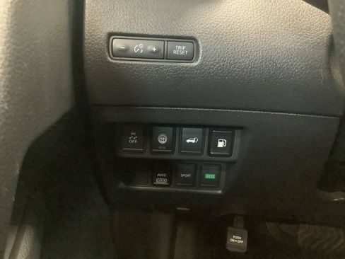 Used 2020 Nissan Rogue SV AWD/4WD image 26