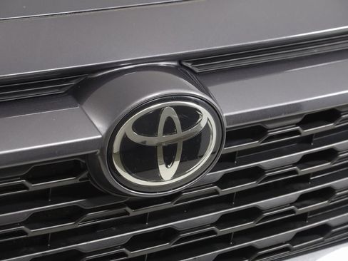 Used 2021 Toyota RAV4 XLE image 14