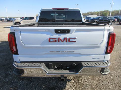 New 2026 GMC Sierra 1500 SLT image 6