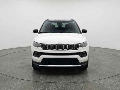 Used 2025 Jeep Compass Limited AWD/4WD image 2