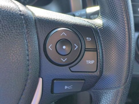 Used 2018 Toyota RAV4 LE FWD image 17