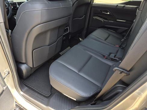 Used 2024 Lexus GX 550 w/ Accessory Package (31) AWD/4WD image 16