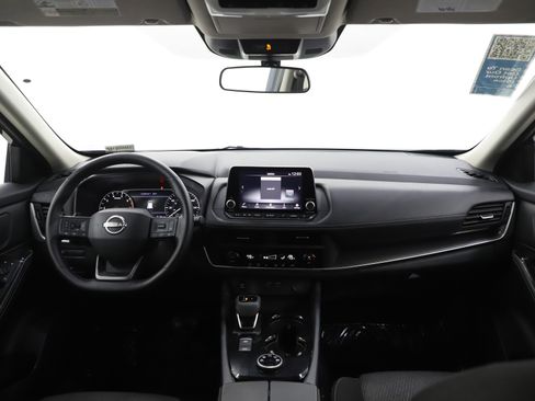 Used 2025 Nissan Rogue SV image 13