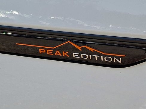 Used 2025 Volkswagen Atlas Peak Edition SE AWD/4WD image 29
