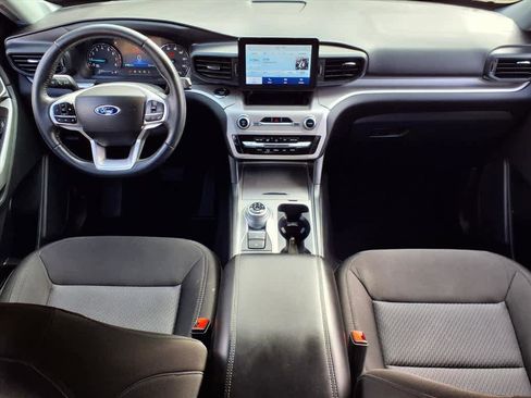 Used 2022 Ford Explorer XLT image 13