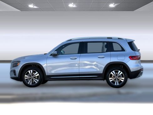 Used 2026 Mercedes-Benz GLB 250 image 2