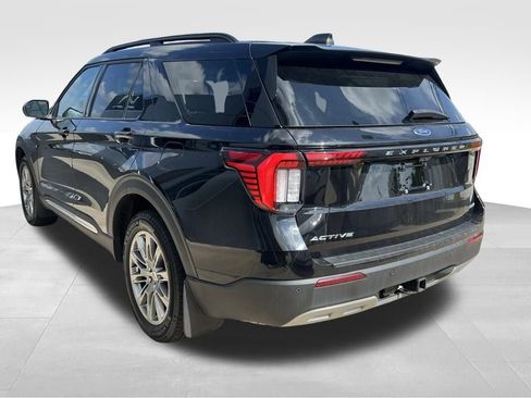 Used 2025 Ford Explorer Active w/ Active Comfort Package image 9