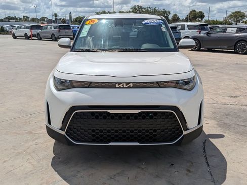 Certified 2025 Kia Soul LX w/ LX Technology Package FWD image 3