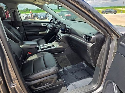 Used 2023 Ford Explorer XLT w/ Equipment Group 202A AWD/4WD image 20