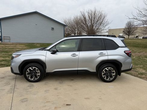 Used 2026 Subaru Forester Premium image 3