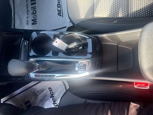 Used 2024 Chevrolet Trax LT w/ Sunroof Package image 12